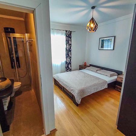 Apartments Amfora - Cozy And Modern Apartments For Up To 15 People, 100M From The Sea And Beach 스타라 노발랴 외부 사진