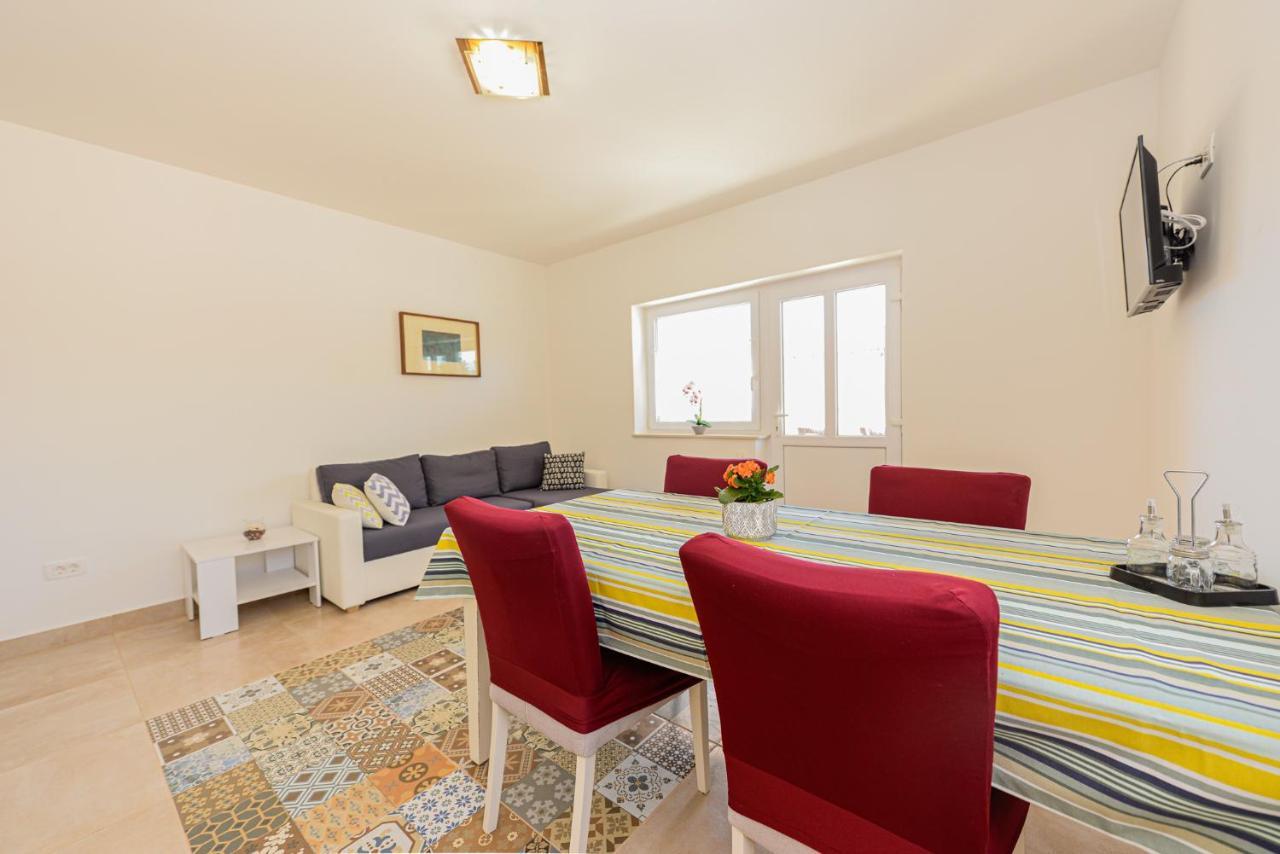 Apartments Amfora - Cozy And Modern Apartments For Up To 15 People, 100M From The Sea And Beach 스타라 노발랴 외부 사진