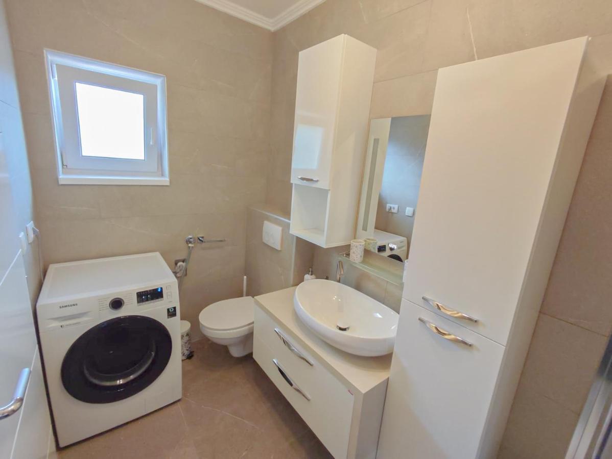 Apartments Amfora - Cozy And Modern Apartments For Up To 15 People, 100M From The Sea And Beach 스타라 노발랴 외부 사진