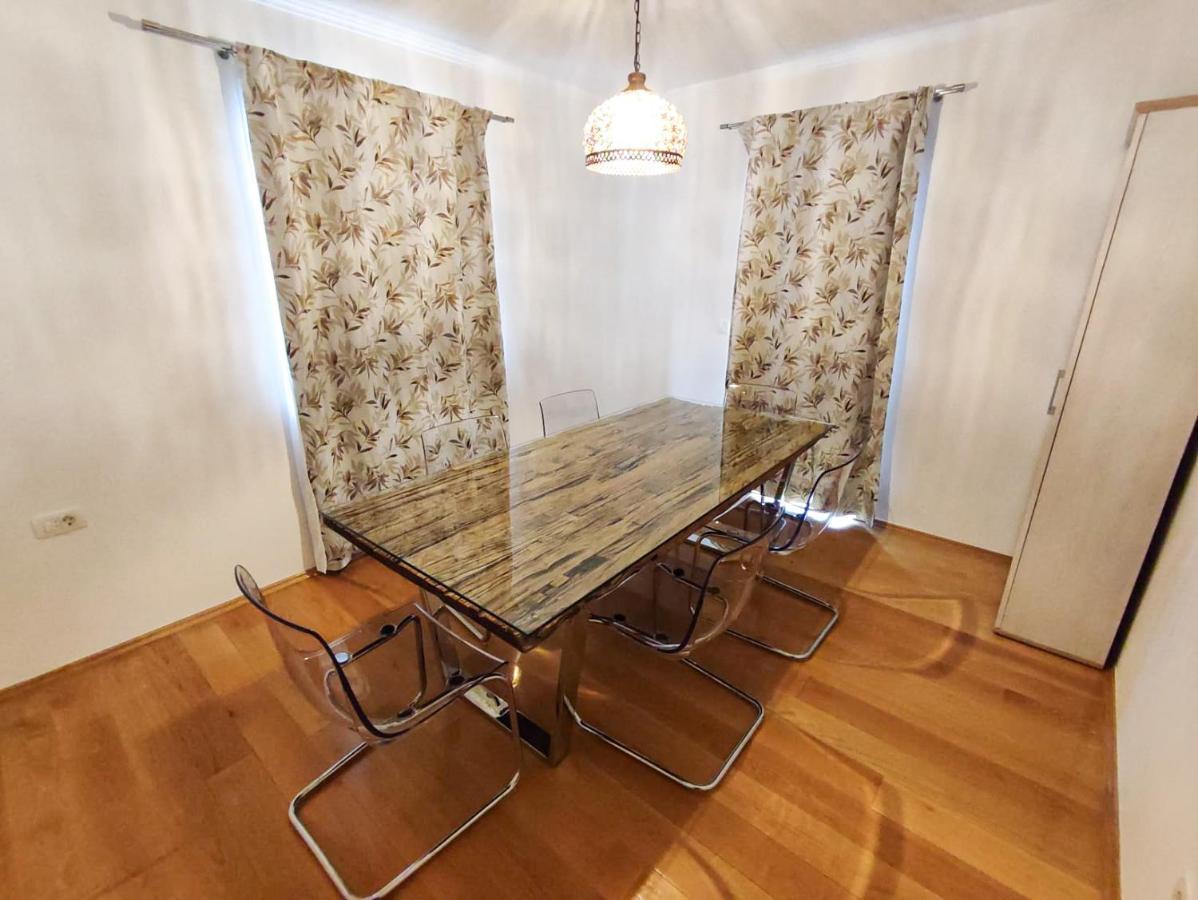 Apartments Amfora - Cozy And Modern Apartments For Up To 15 People, 100M From The Sea And Beach 스타라 노발랴 외부 사진
