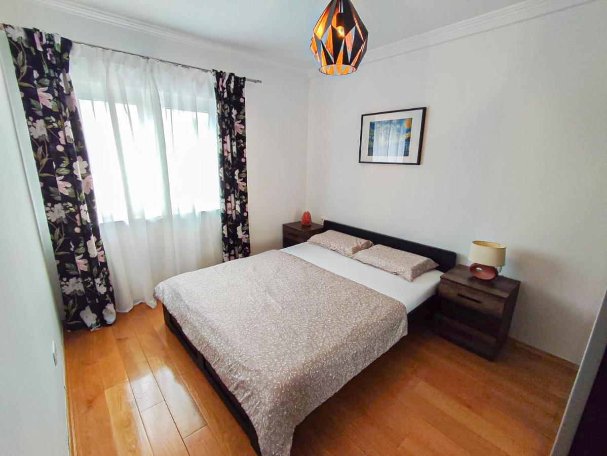 Apartments Amfora - Cozy And Modern Apartments For Up To 15 People, 100M From The Sea And Beach 스타라 노발랴 외부 사진