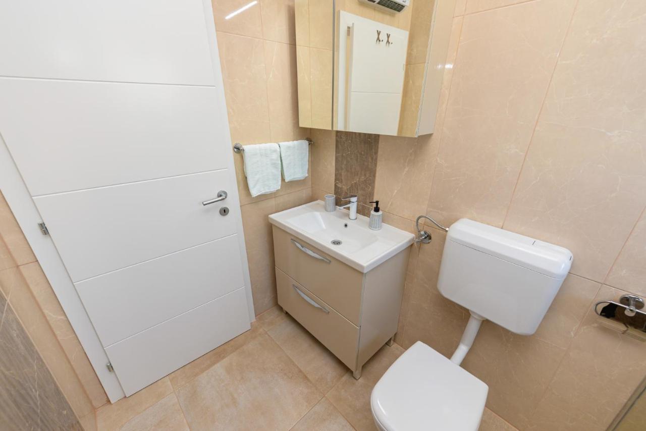 Apartments Amfora - Cozy And Modern Apartments For Up To 15 People, 100M From The Sea And Beach 스타라 노발랴 외부 사진
