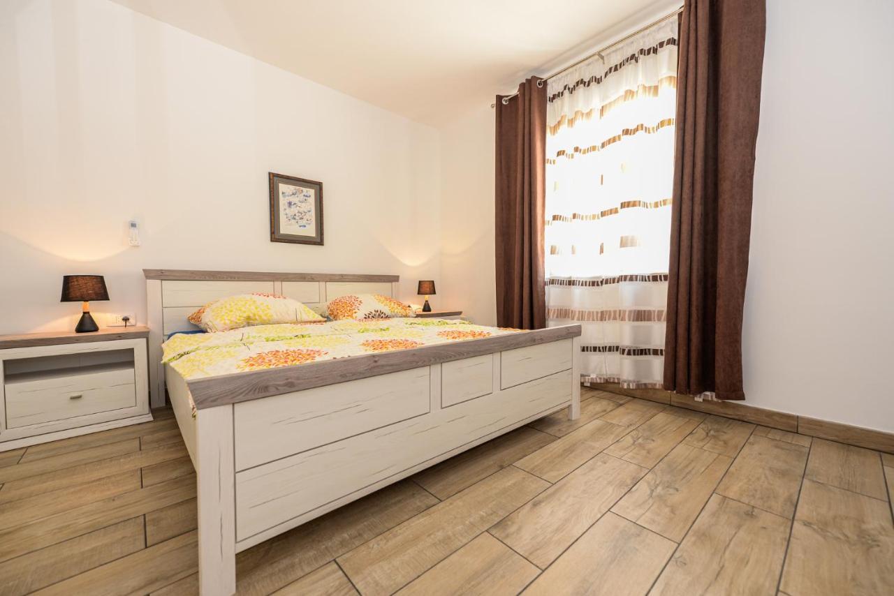 Apartments Amfora - Cozy And Modern Apartments For Up To 15 People, 100M From The Sea And Beach 스타라 노발랴 외부 사진
