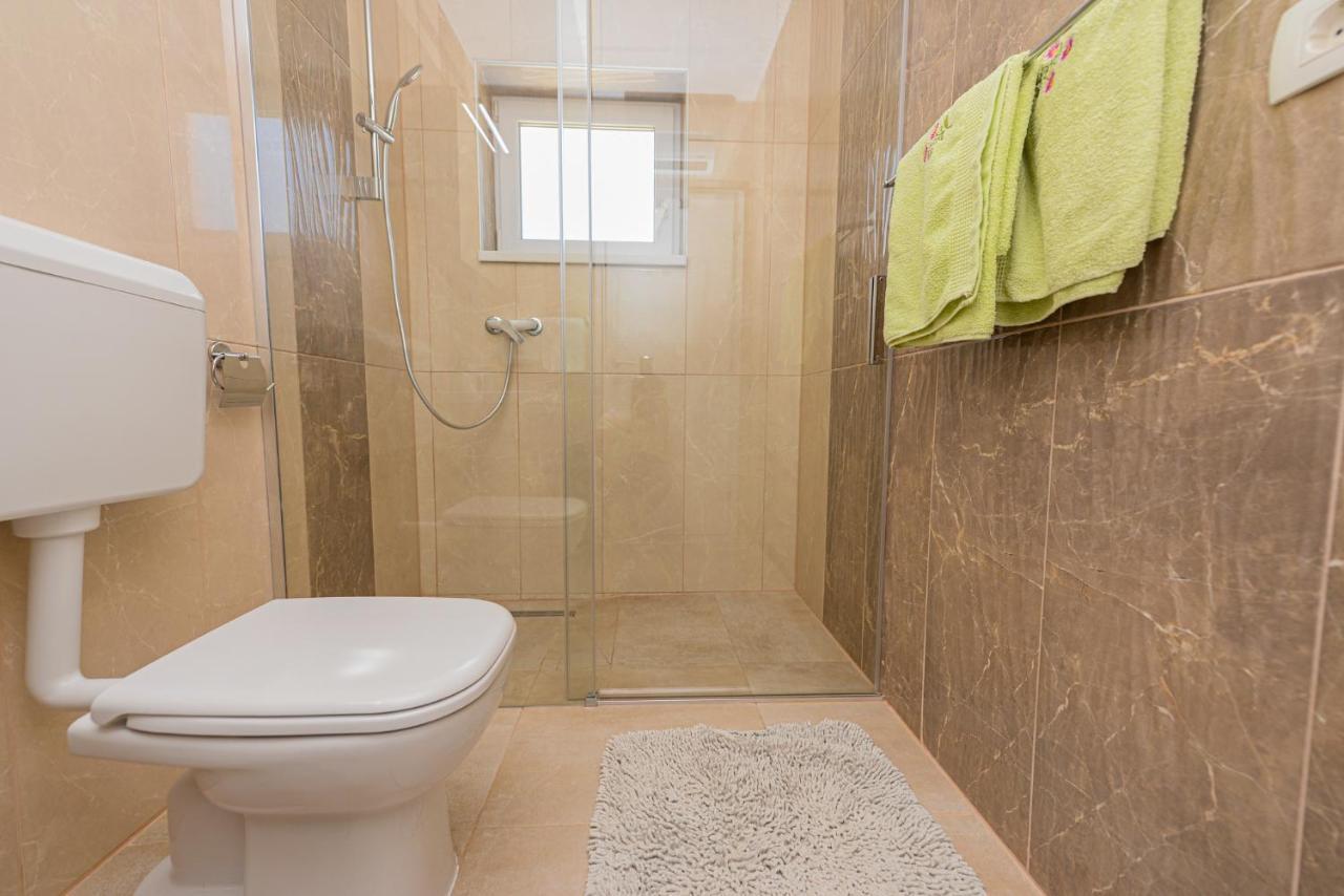 Apartments Amfora - Cozy And Modern Apartments For Up To 15 People, 100M From The Sea And Beach 스타라 노발랴 외부 사진