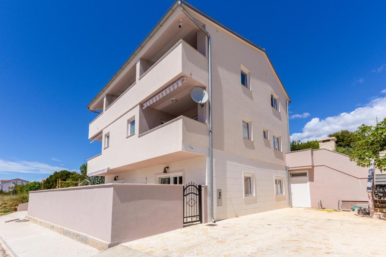 Apartments Amfora - Cozy And Modern Apartments For Up To 15 People, 100M From The Sea And Beach 스타라 노발랴 외부 사진